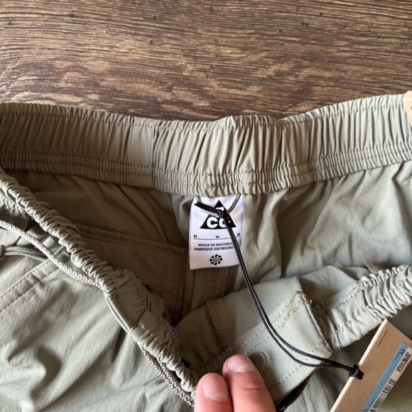 Nike ACG Men's Hiking Shorts Green Size Medium NEW FN2430-053 - Picture 5 of 6